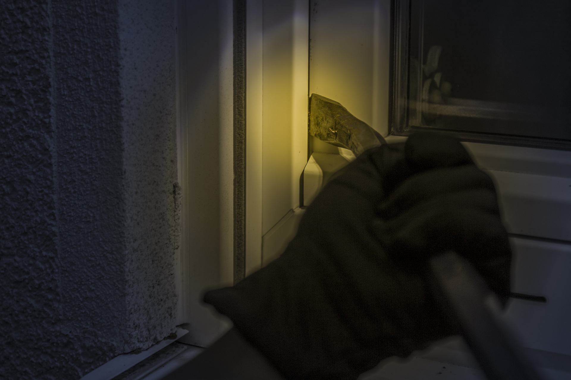 burglar-1678883_1920 burglar-1678883_1920