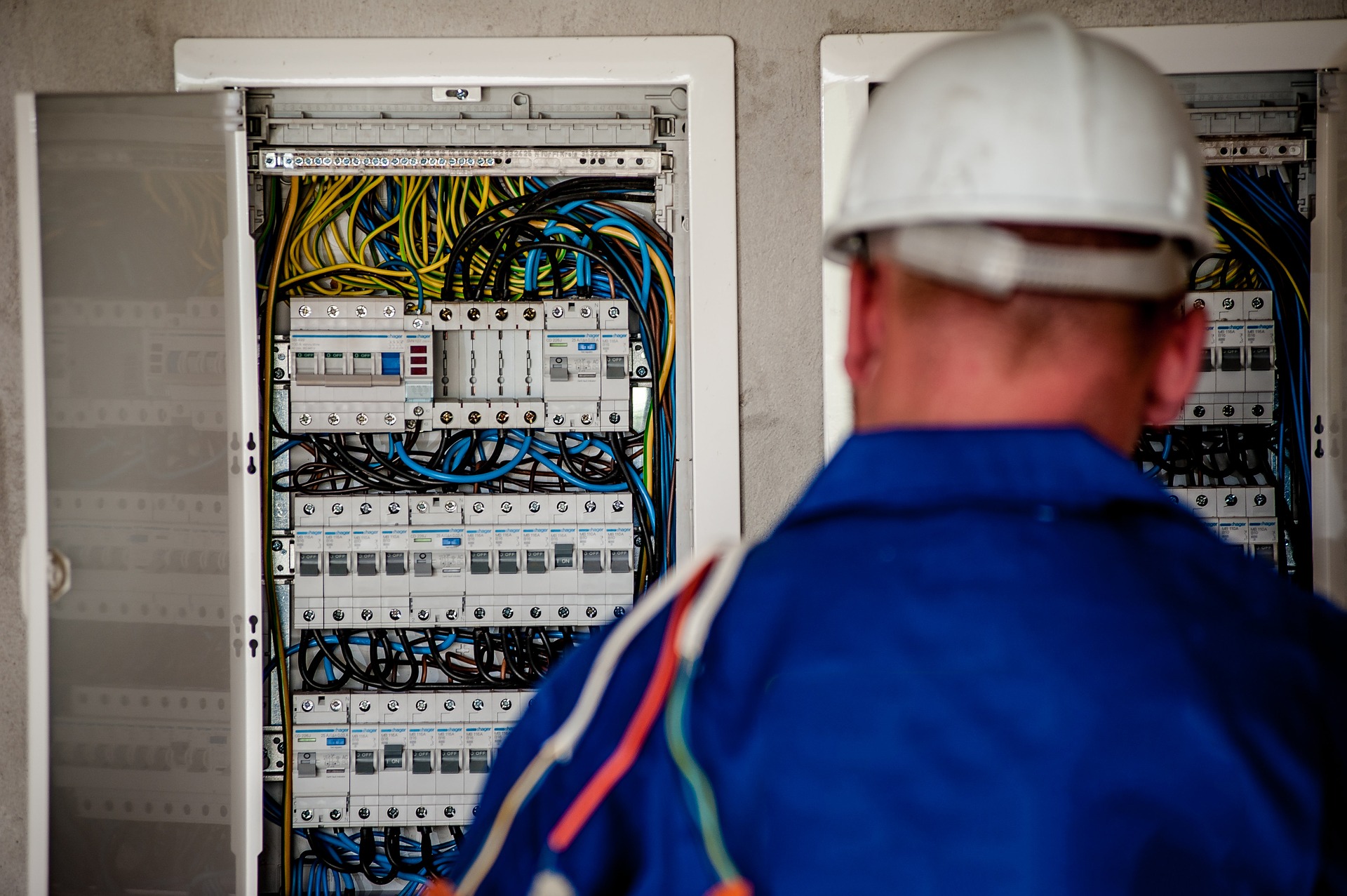 electrician-g4ad496cb0_1920 electrician-g4ad496cb0_1920